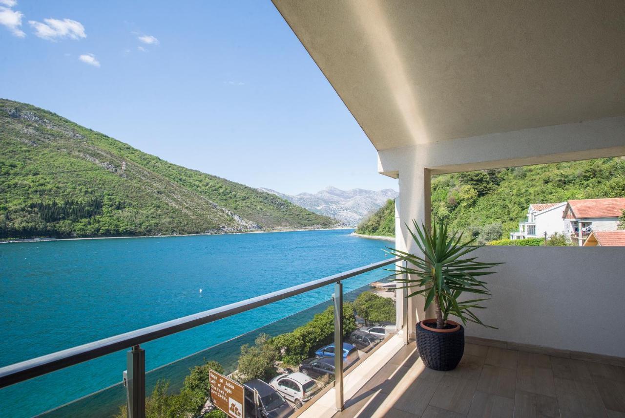 Apartments Maxhit Tivat Exterior photo